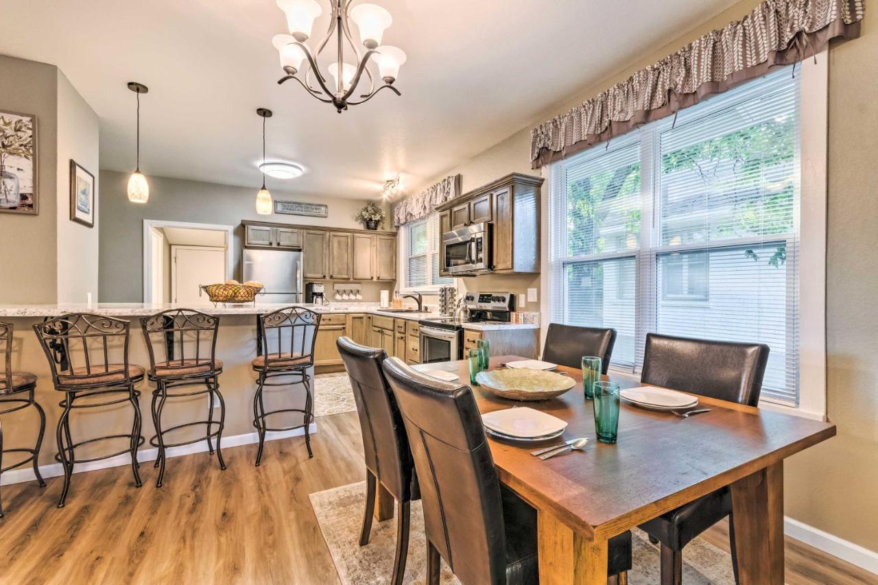 Remodeled Downtown Hot Springs Home With Porch 외부 사진