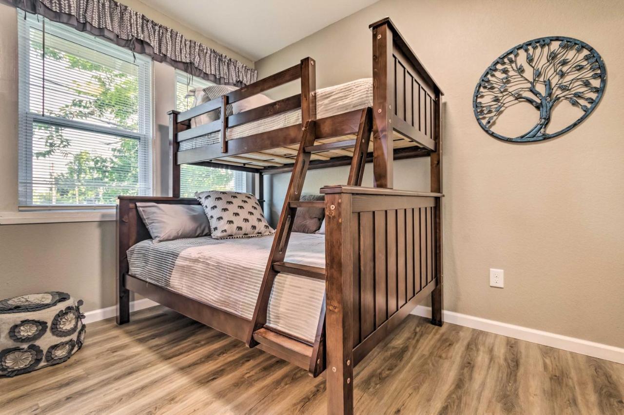 Remodeled Downtown Hot Springs Home With Porch 외부 사진
