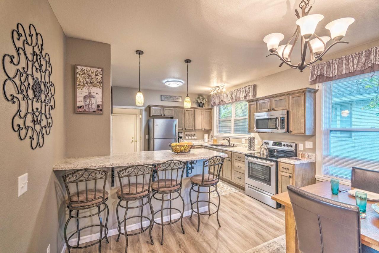 Remodeled Downtown Hot Springs Home With Porch 외부 사진